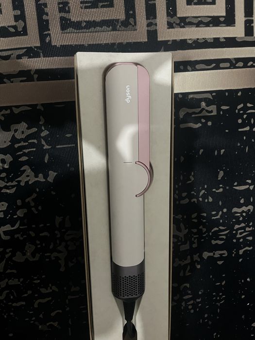 Продам утижок Dyson новый