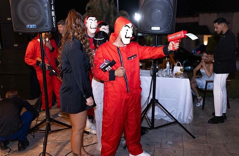 Program artistic Furatul Miresei - ARABI/Talibani - Casa De Papel