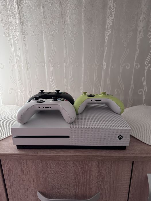 Vand consola Xbox One S