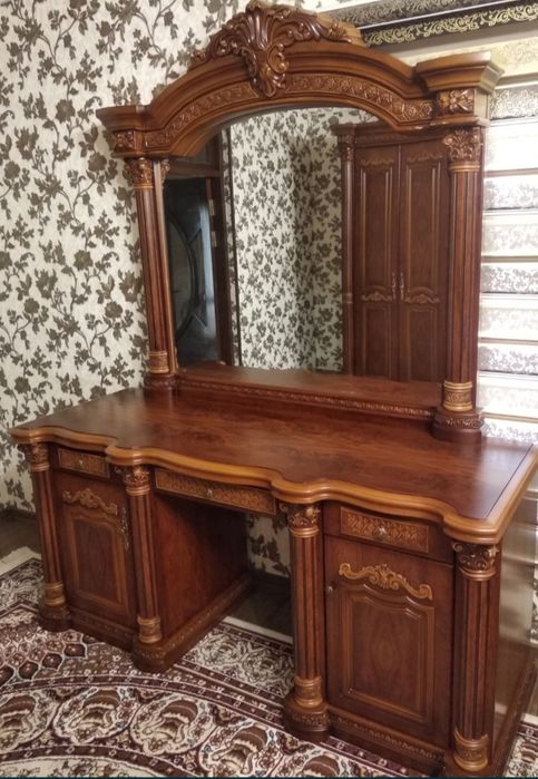 Spalni mebel sotiladi. Dubay mebeli holati yangi.