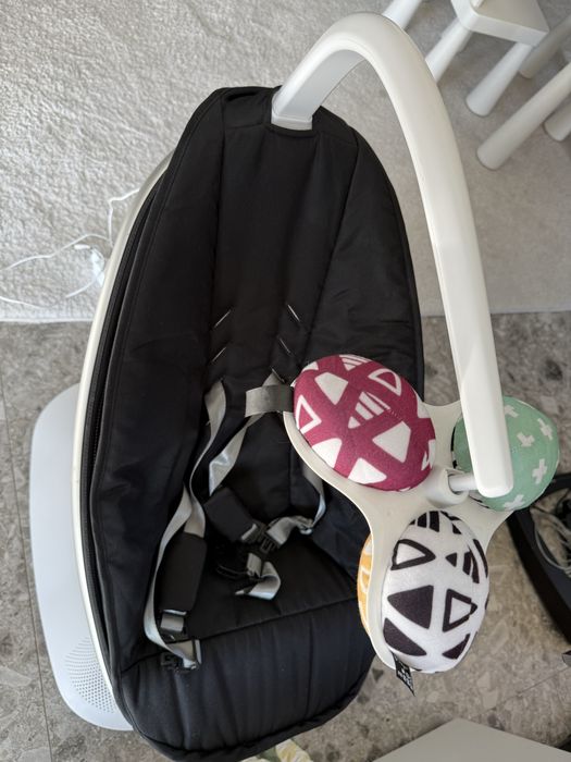 Електрическа бебешка люлка mamaRoo 4.0 Classic черно