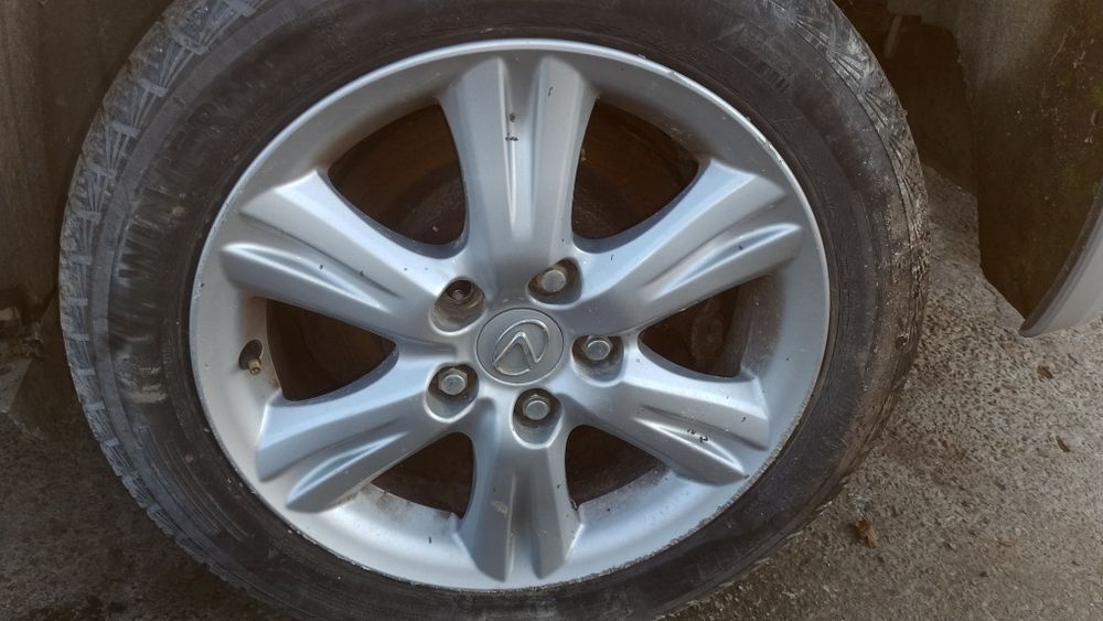 Лексус ИС 220 д 2007 г само на части.