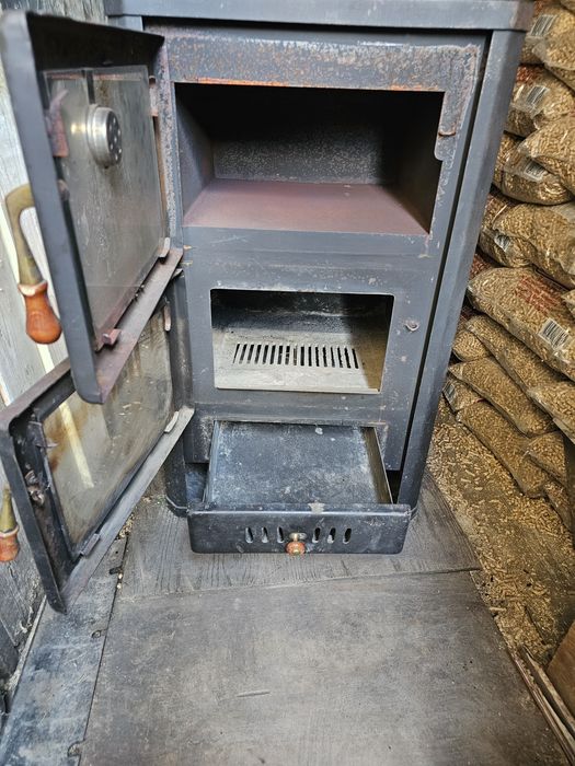 Камина с водна риза и фурна Прити FG W15 / 15+5 kW