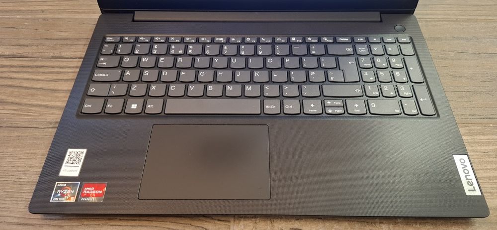 Lenovo V15 | Ryzen 7520 | 16GB DDR5 | 512 SSD | 610M 2GB