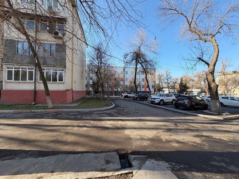 Ялангач  190 школа Торец 70м² в жилом