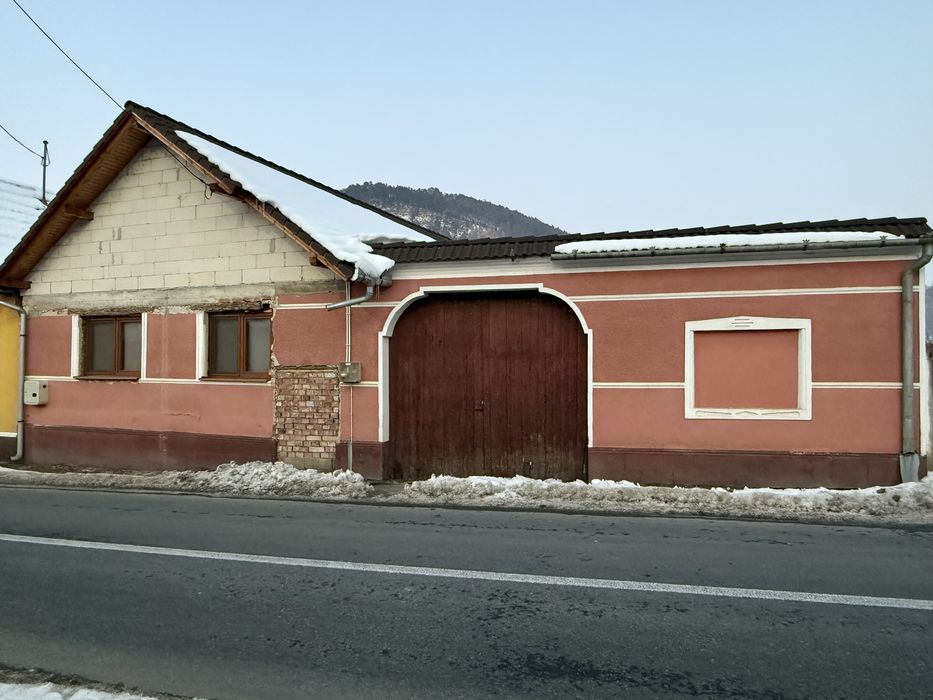 Casa de vanzare, situata in Pianu de Sus.