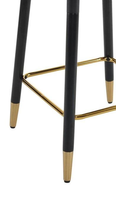 Два щъркела, бар столове Amore. черни крака със седалка от бял плюш