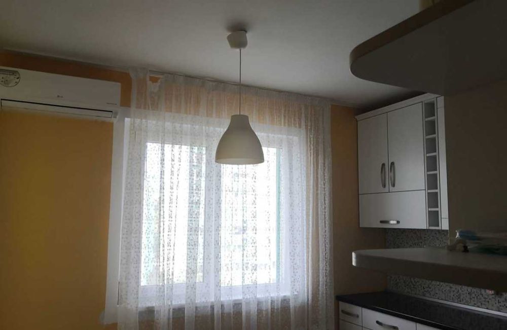 Дава се под наем Двустаен апартамент в Бургас, Меден рудник - зона А - 98 кв.м за 225 € - Снимка #1