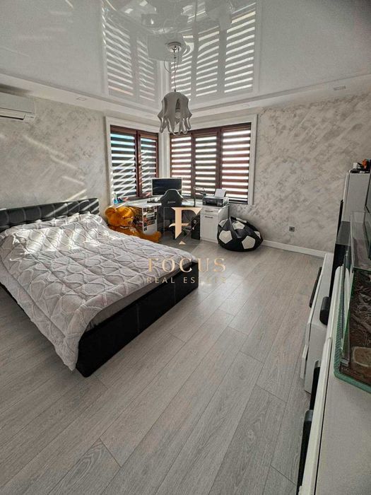 Продава се Четиристаен апартамент в Пловдив, Остромила - 179 кв.м за 1872 €/кв.м - Снимка #2