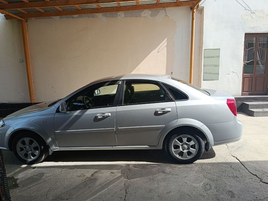 Lacetti Sotiladi