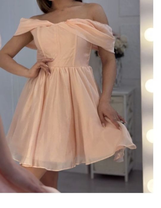 Къса розова рокля Fabulous