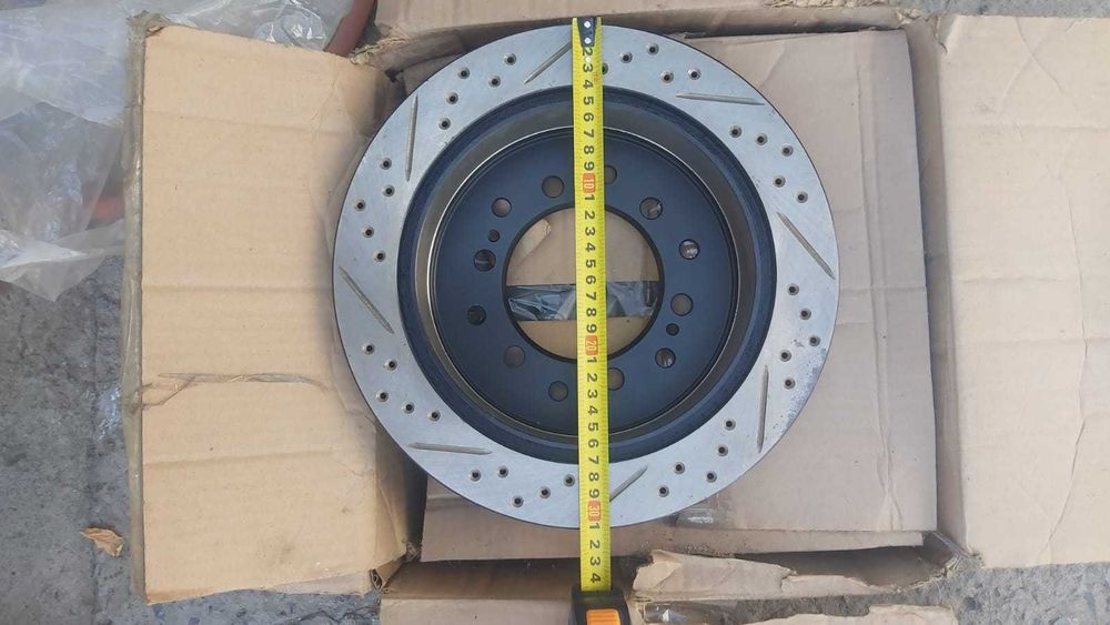 Тормозные перфорированные диски R1 Concept, тормозные шланги StopTech