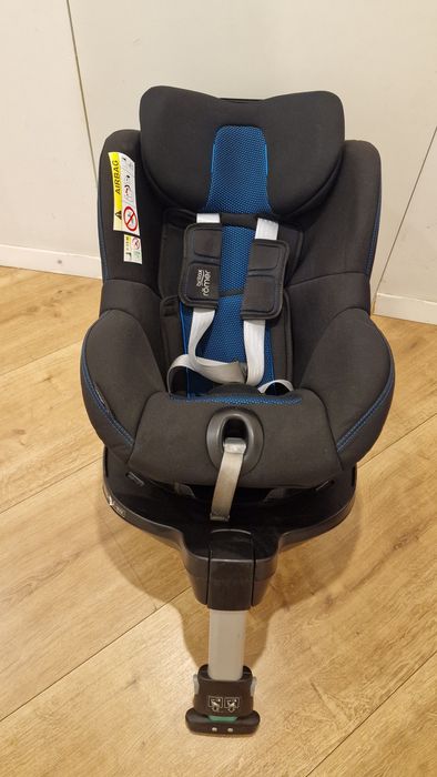 Britax römer dualfix m i size cu husa respirabila antitranspiratie.