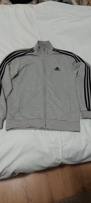 Продавам мъжки екип adidas.