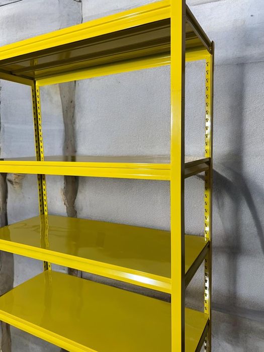 Метални стелажи с метални рафтове