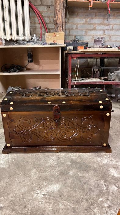 Сундук из натурального дерева