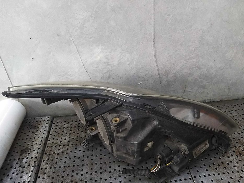 Far stanga ford focus 2 facelift 8m5113d153cd