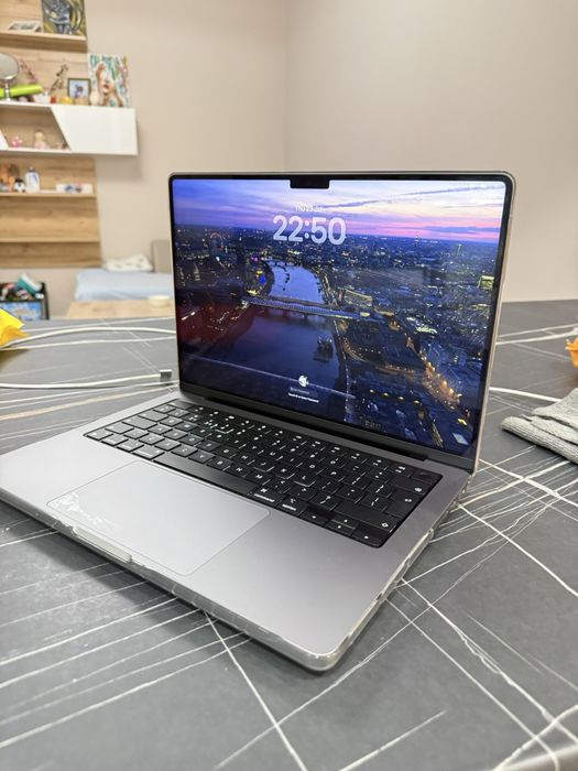 MacBook Pro M2 Pro 14’ Space Gray 16GB /512GB като НОВ