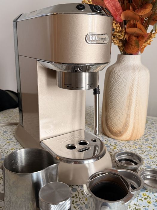 Кафемашина Delonghi Dedica златна
