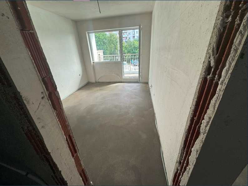 Двустаен апартамент в ж.к. Люлин 3