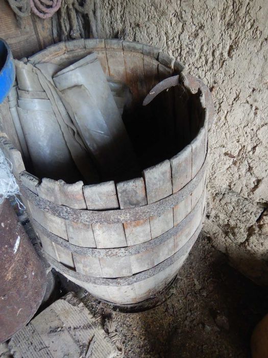 Стари съдове за декорация-бъчви