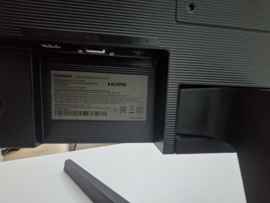 Монитор самсунг 23,8"  в хорошем состоянии