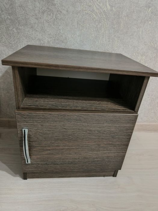 Продам прикроватную тумбочку