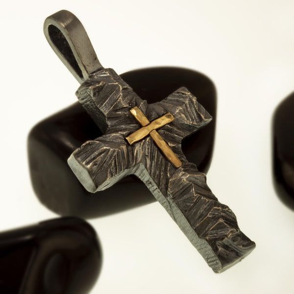 Сребърен кръст с релеф и златен акцент–талисман за вяра и духовна сила