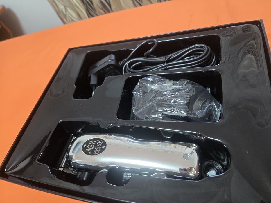Clipper (M2) și  Trimmer (M3) noi in cutie ambele 550 lei  !!