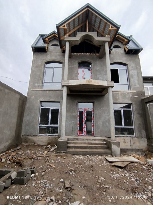 Uy sotiladi 8ta xona дом продаётся