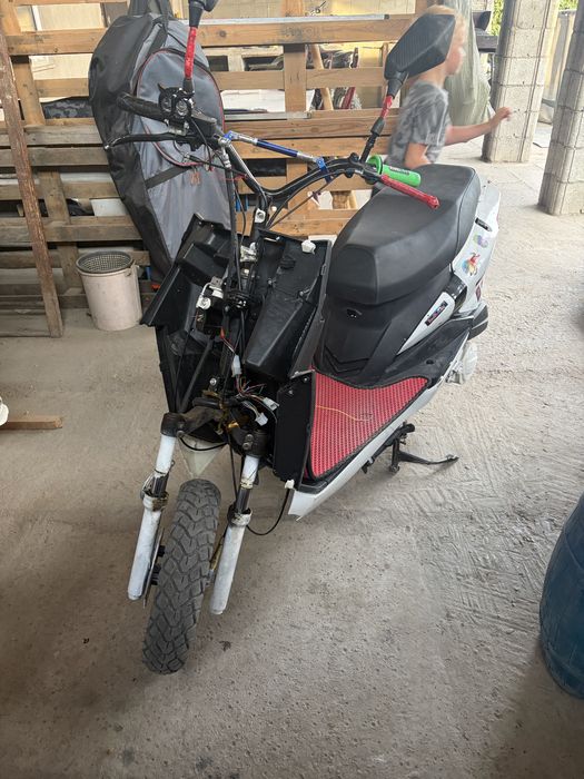 Мопед продам м8 125
