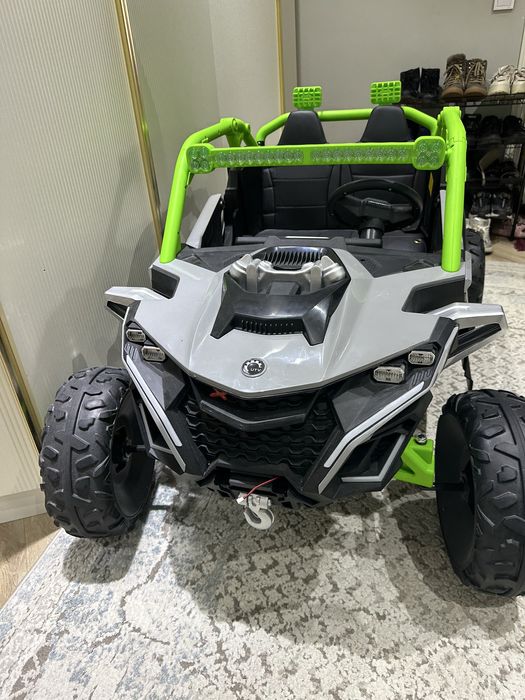 Детская машина на пульте