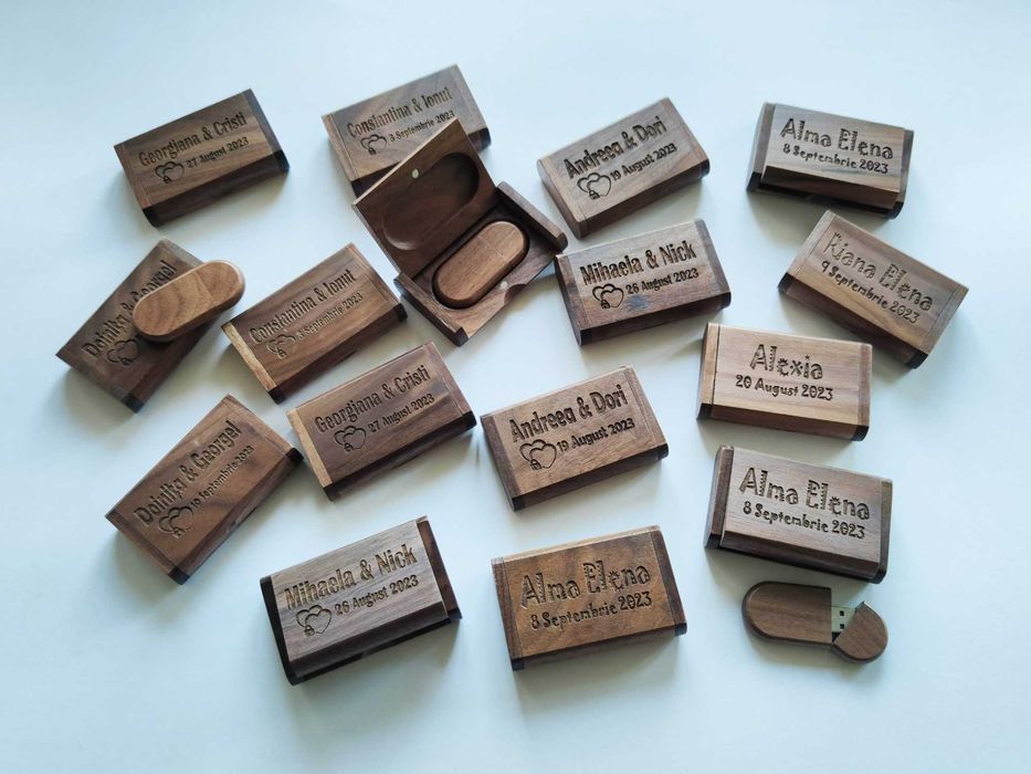 Stick de memorie/USB Flash Drive si cutie din lemn personalizata