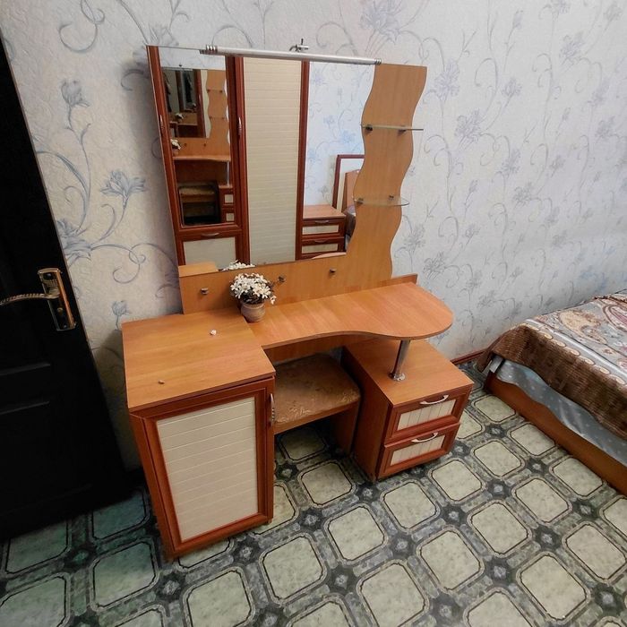 Продам спальный гарнитур