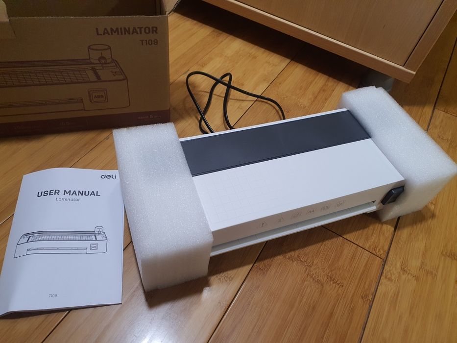 Ламинатор A4 Deli T109 с пленкой