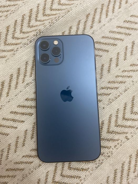 Айфон 12про хорошем состояние