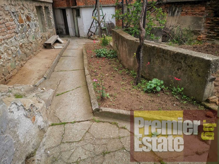 Продава се Къща в Панагюрище - 200 кв.м за 277 €/кв.м - Снимка #1