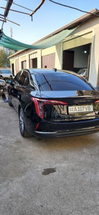 Hongqi e-qm5 2025yil 38.000km 500km zapasxod