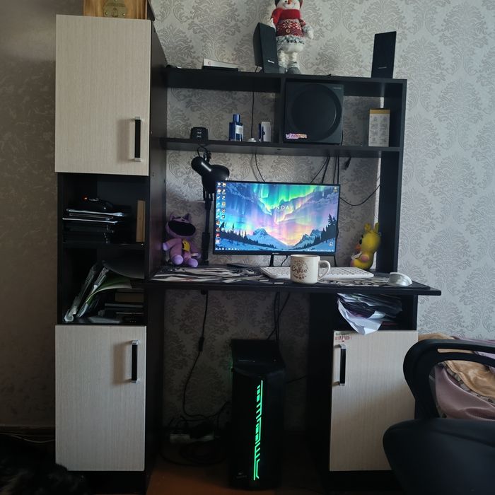 Продам компьютерный стол
