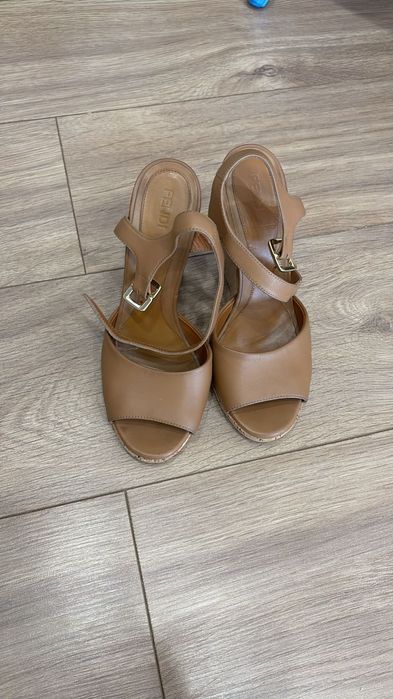 Босоножки в отличном состоянии