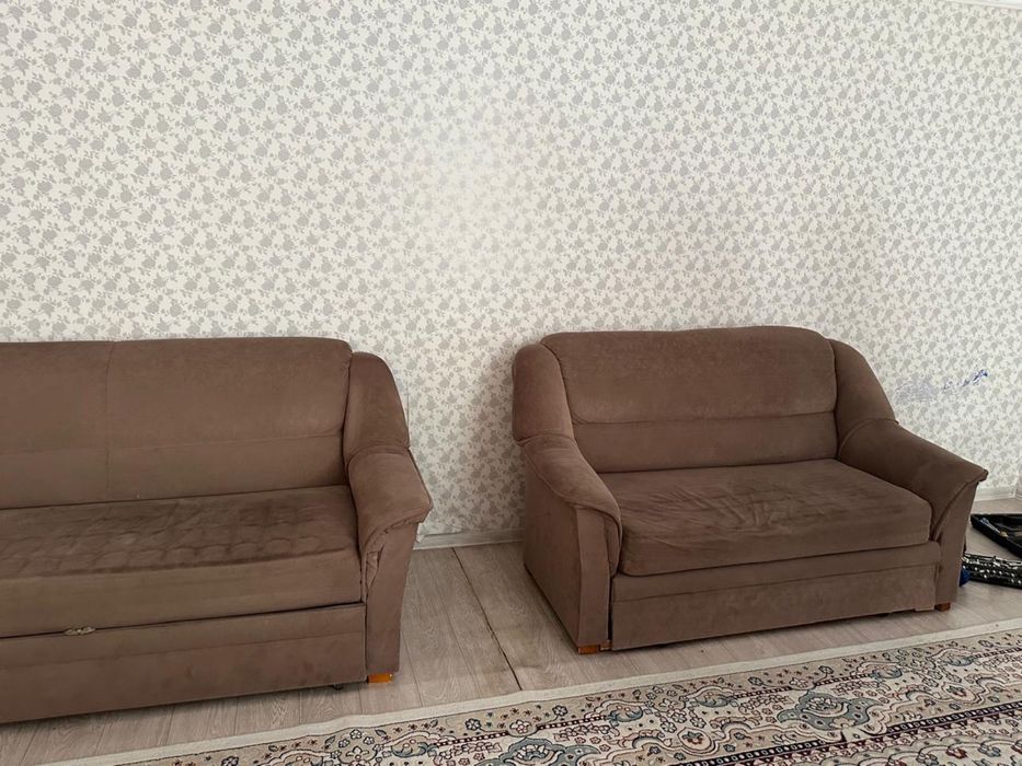 Продам диван в зал