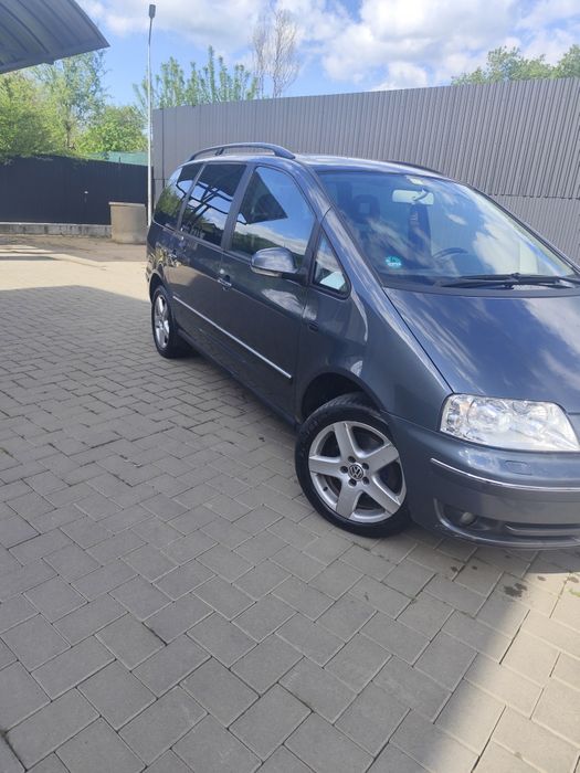 Vând Sharan 2.0 tdi