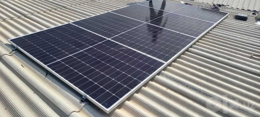 Quyosh panel invertor va akumlayatorlari bilan sotiladi