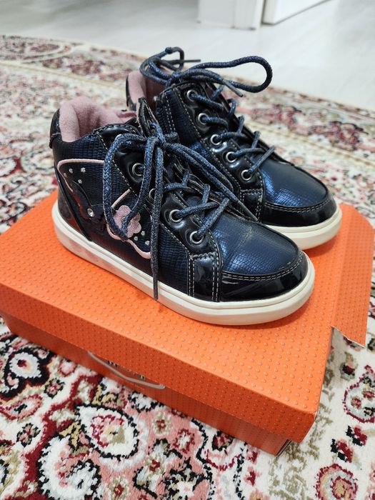 Продам обувь детскую