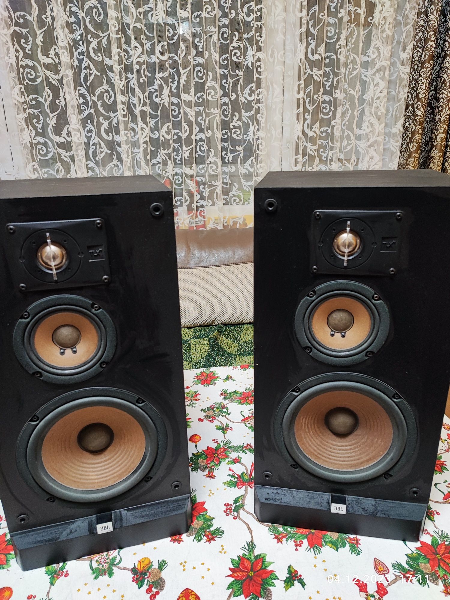 Продавам трилентови колони JBL 120 w гр. София Борово • OLX.bg