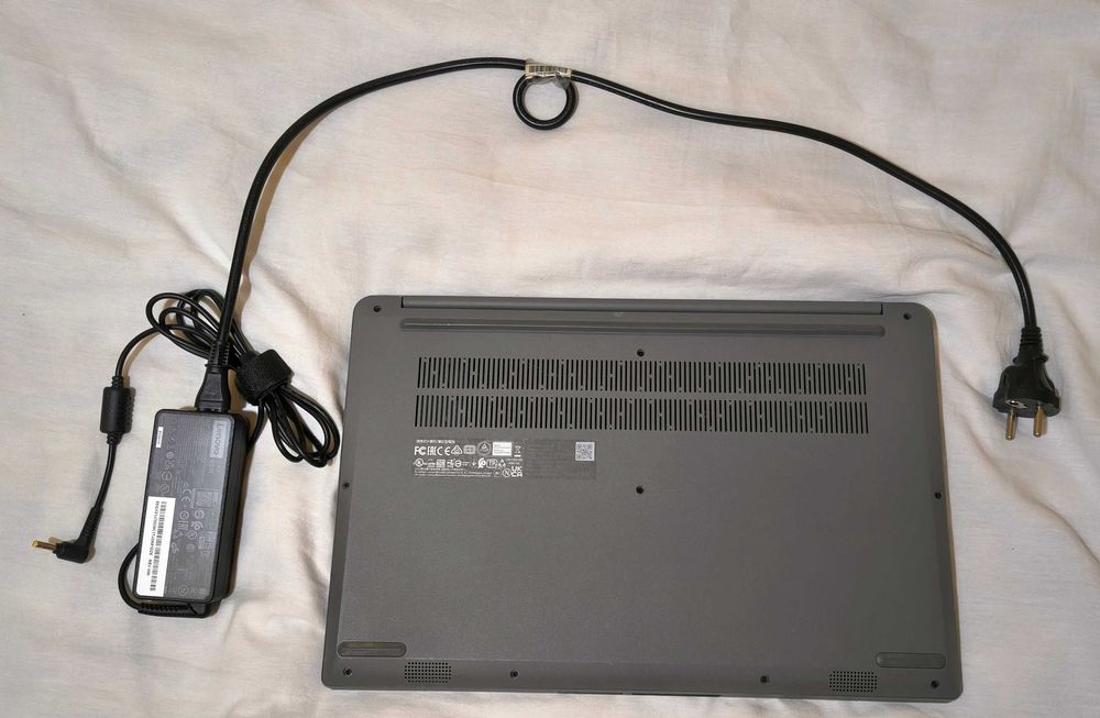 Lenovo IdeaPad 15.6" / 8GB RAM / 256GB SSD / Отличен / Готов за работа