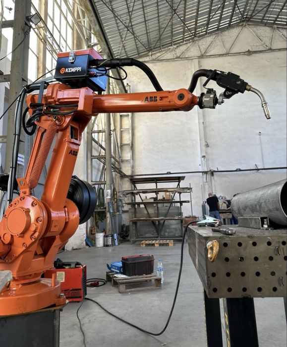 Заваръчен робот АВВ, робот за заваряване с Кеmррі заваръчен апарат