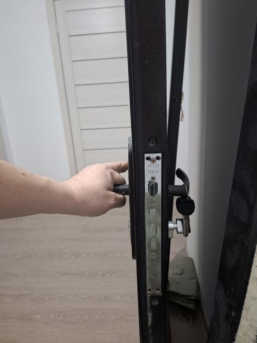 Продам входной дверь