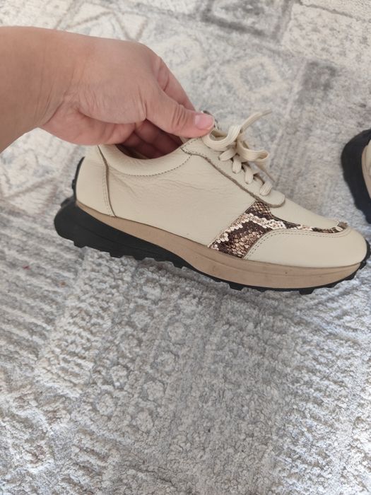 Кроссовки 15.000 тг