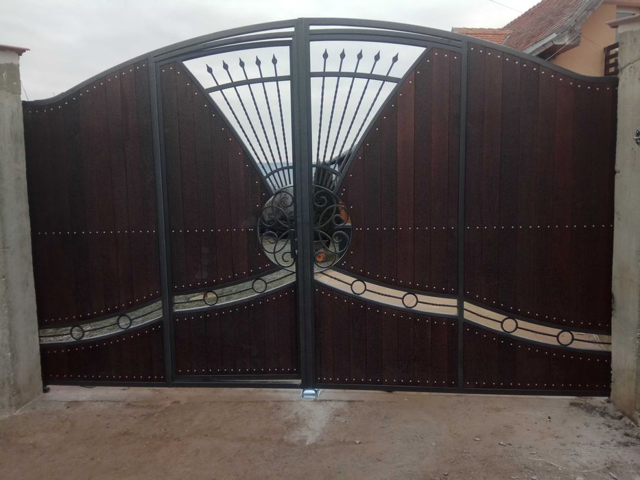 Porti fier forjat cu lemn